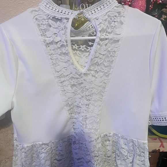 White lace top - Picture 2 of 3